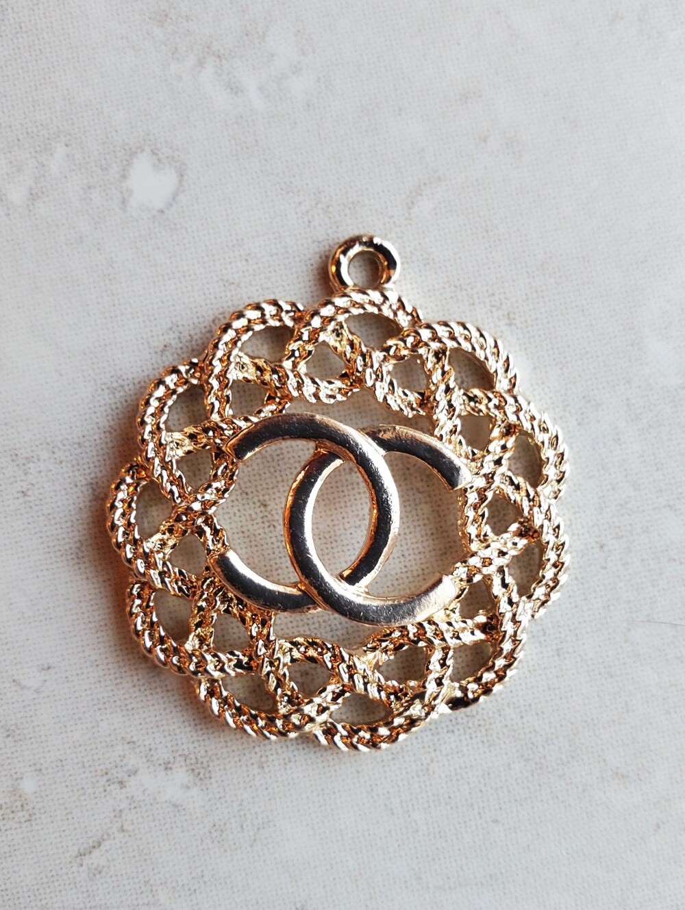 Gold-Tone Interlocking Circle Pendant Necklace - Fashion Women Jewelry